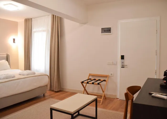 Nixie Hotel
